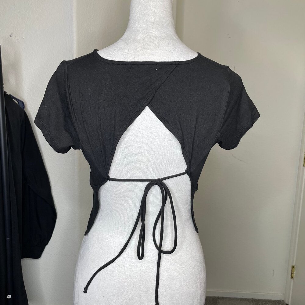 Occasion Women's Black Cropped Tie Cut Out Back Eye Short Sleeve Top Size Medium - Picture 7 of 7